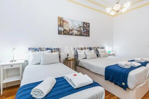 シニア ツインルーム | 高級寝具、羽毛の掛け布団、遮光カーテン、防音設備