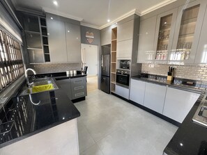 Fridge, microwave, oven, stovetop - Cozy house , close to a lot of amenities (Harare)