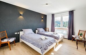 3 bedrooms, iron/ironing board, travel cot, free WiFi