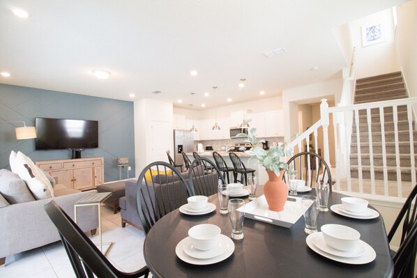 Interior - New – Pryce’s Private Palace 25 min Disney 5 Dining Amazing amenities (Davenport)