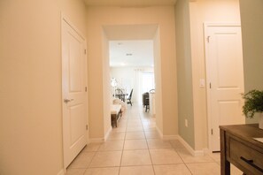 Interior - New – Pryce’s Private Palace 25 min Disney 5 Dining Amazing amenities (Davenport)