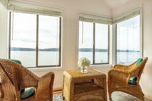 Interior - Panoramic View Home - 12 Guests (Mukilteo)