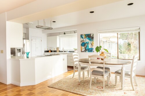 Panoramic View Home - 12 Guests