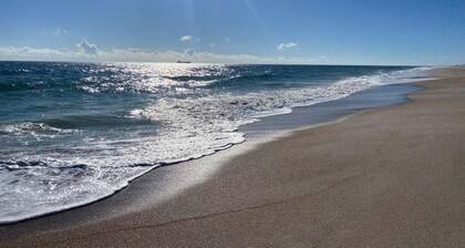 Unique 2 suites, 3 min walk beach, 5 min to downtown