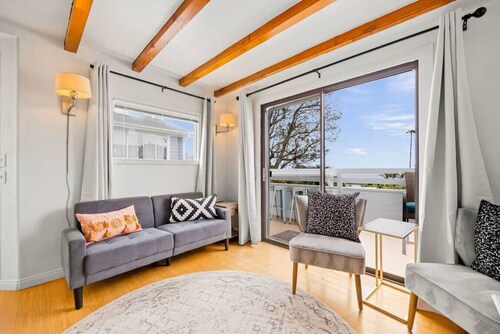 The Narrows! Oceanviews, Jacuzzi + Dog Friendly