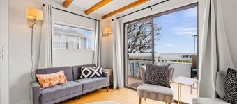 The Narrows! Oceanviews, Jacuzzi + Dog Friendly