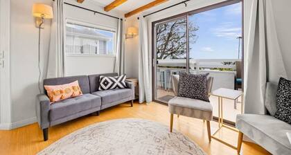 The Narrows! Oceanviews, Jacuzzi + Dog Friendly