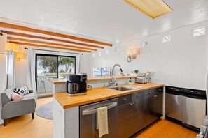 Fridge, microwave, oven, coffee/tea maker