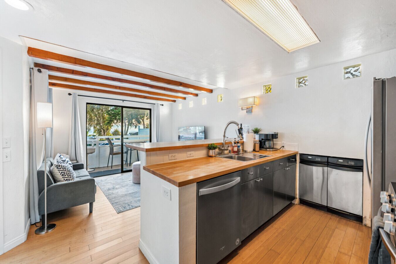 Fridge, microwave, oven, coffee/tea maker