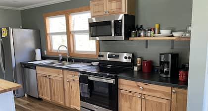 Cozy Golf & Ski Retreat by Pine Mountain-Near many other activities/attractions!