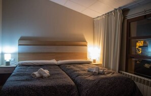 8 bedrooms, WiFi, bed sheets