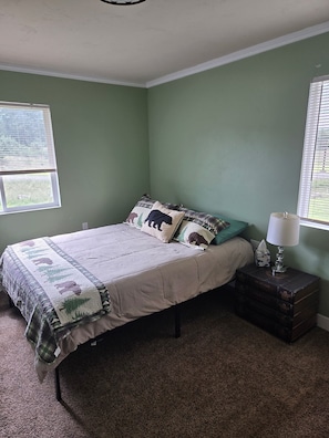 2 bedrooms, WiFi, bed sheets - Scenic 2BR by Pine Mountain - Ski Hill + Golf Course (Iron Mountain)