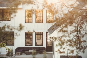 Exterior - 🐎 Giuliana Rose Farmhouse | On Yuba Vineyards | Near Horse Shows & Downtown Traverse City (Williamsburg)