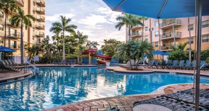 2 Bedroom Condo, Kitchen, Sleeps 8, at Pompano Beach, Wyndham Palm-Aire Resort!