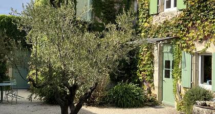 Le Carré Provençal, superbe Mas avec piscine, sauna et spa