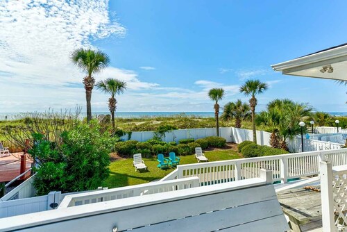 Oceanfront pet friendly home with pool and hot tub sleeps twenty