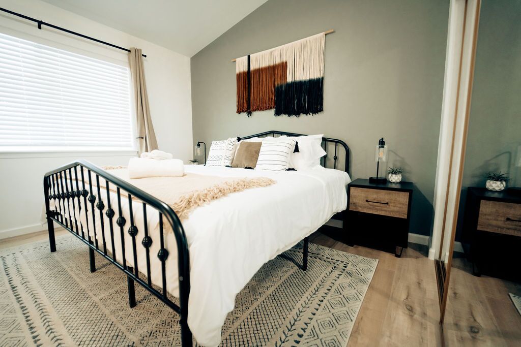 2 habitaciones, tabla de planchar con plancha y cuna de viaje 