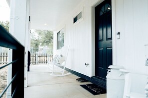 Exterior detail - Cozy at the Canyon - Steps from Route 66 (Williams)