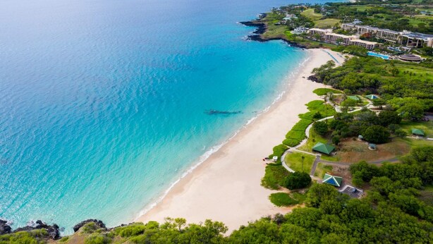 A coastal resort with a beachfront, lush greenery, and multiple buildings. - Waikoloa Saltwater Haven in Vistas (Waikoloa)