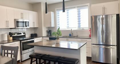 Entire cozy house to yourselves - Regina