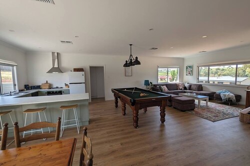 Clare Valley Escape, New home with pool table and 4 bedrooms