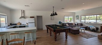 Clare Valley Escape, New home with pool table and 4 bedrooms
