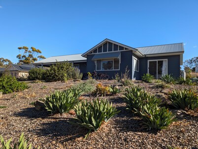 Clare Valley Escape, New home with pool table and 4 bedrooms on the Riesling Trail