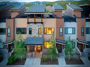 Exterior - Downtown WP Villa 254 I Private Rooftop Hot Tub I Great Views I Arcade I Discounted Attractions (Winter Park)