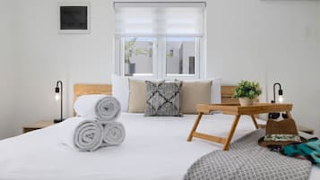2 bedrooms, iron/ironing board, WiFi
