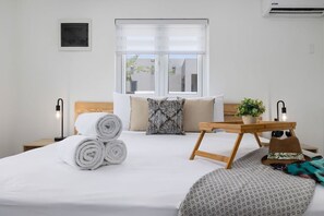 2 bedrooms, iron/ironing board, WiFi