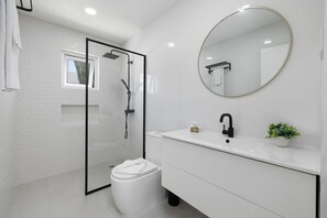 Shower, hair dryer - 2BR Countryside Home w/ Sea Views & Private Pool (Noord)