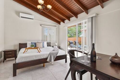 Cozy 1BR1BA w/ Private Pool & Patio Close 2 Beach