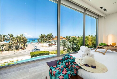 NEW Luxury 4BR Beachfront Villa w/ Infinity Pool