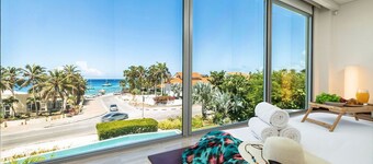 NEW Luxury 4BR Beachfront Villa w/ Infinity Pool