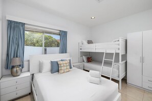 3 quartos, ferros/tábuas de passar roupa, Wi-Fi, roupa de cama