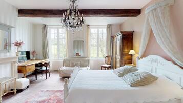 4 bedrooms, iron/ironing board, internet