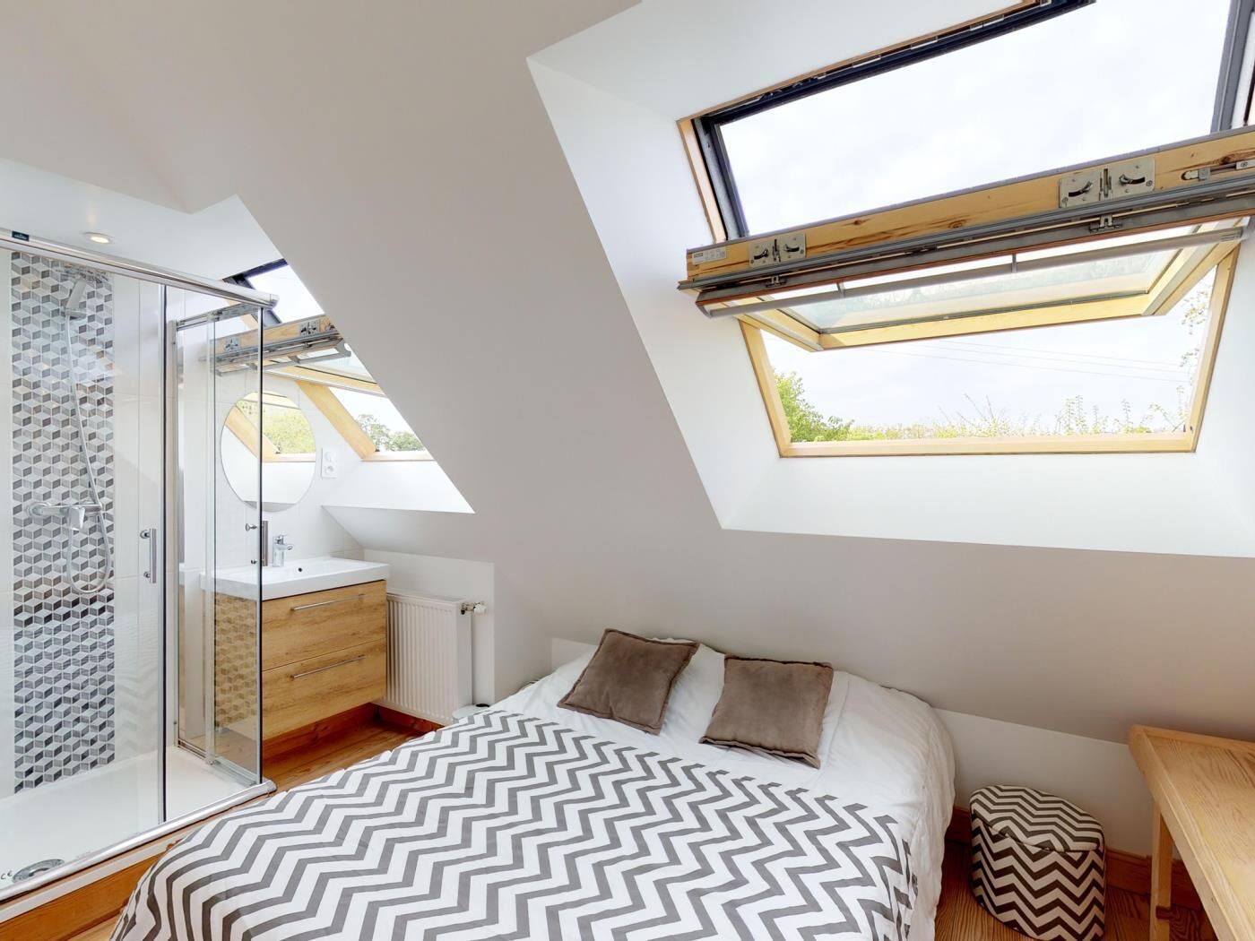 22 bedrooms, iron/ironing board, internet