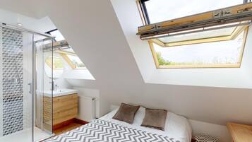 22 bedrooms, iron/ironing board, internet