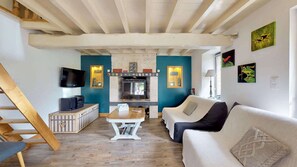 TV, fireplace, table football, stereo