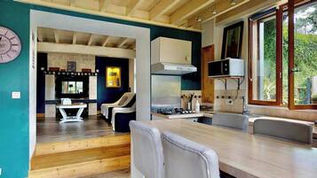 Frigorifero, microonde, forno, piano cottura