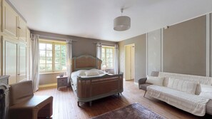 8 quartos, ferros/tábuas de passar roupa, Wi-Fi