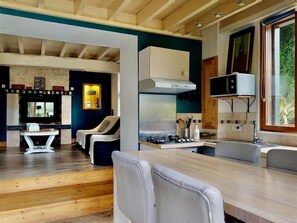 Fridge, microwave, oven, stovetop - Voisine Boulangerie 25 people 2 Cottage : spa, 15min sea (Tamerville)