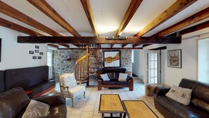 TV, fireplace, table football, stereo - Duckfly 15 Pers grange rénovée au charme rustique (Tamerville)