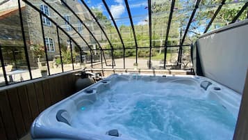 Bain à remous extérieur