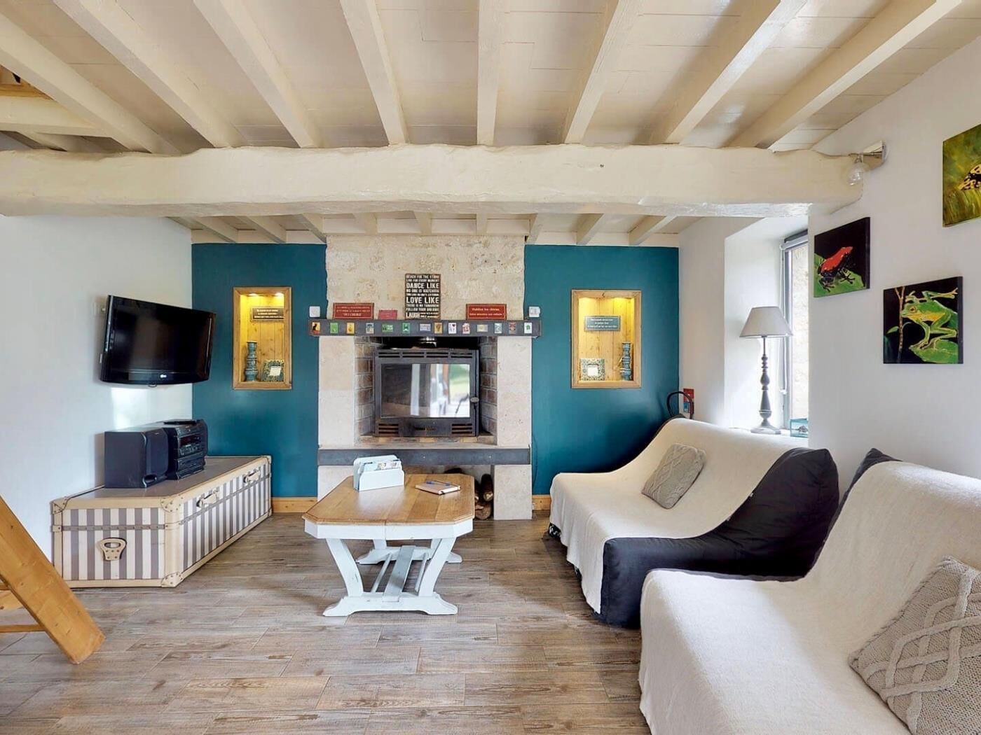 Fireplace, ping pong, stereo