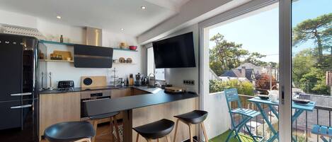 Kühlschrank, Mikrowelle, Ofen, Geschirrspüler