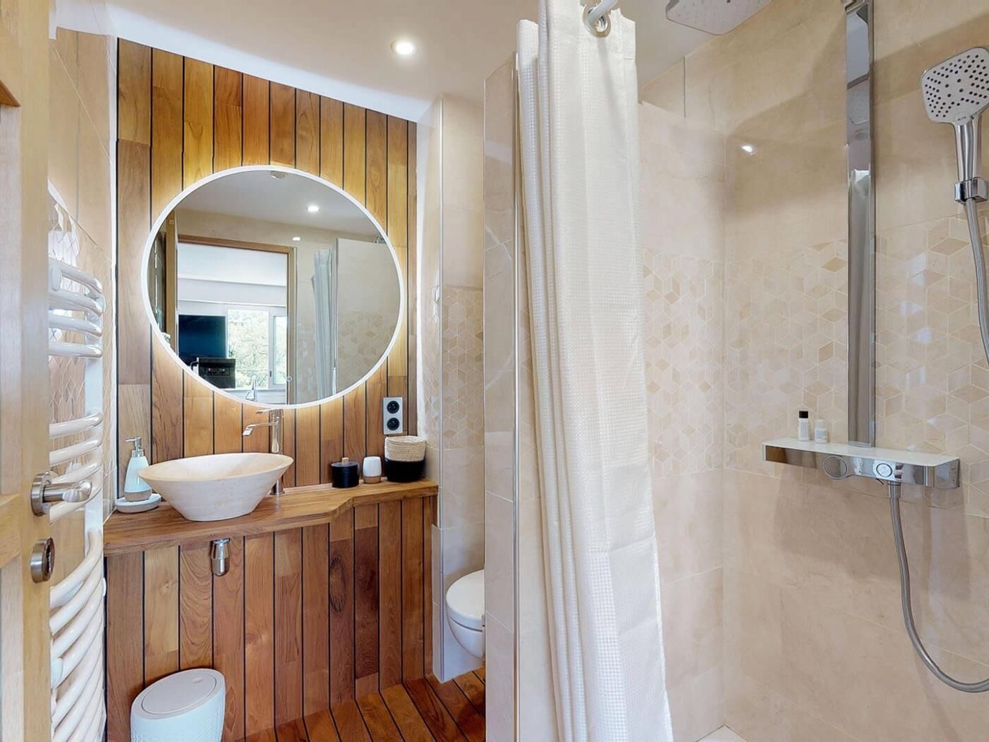 Suihku, hiustenkuivaaja