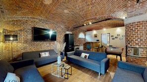 TV, table football, stereo - Salle de jeux dans une écurie 6 Pers avec billard (Talmas)