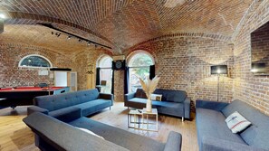 TV, table football, stereo - Salle de jeux dans une écurie 6 Pers avec billard (Talmas)