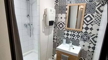 Een douche, een haardroger